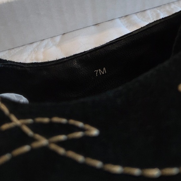 Matisse Women's Black Suede Embroidered Heel Booties Size 7M Made in Brazil - Picture 9 of 10